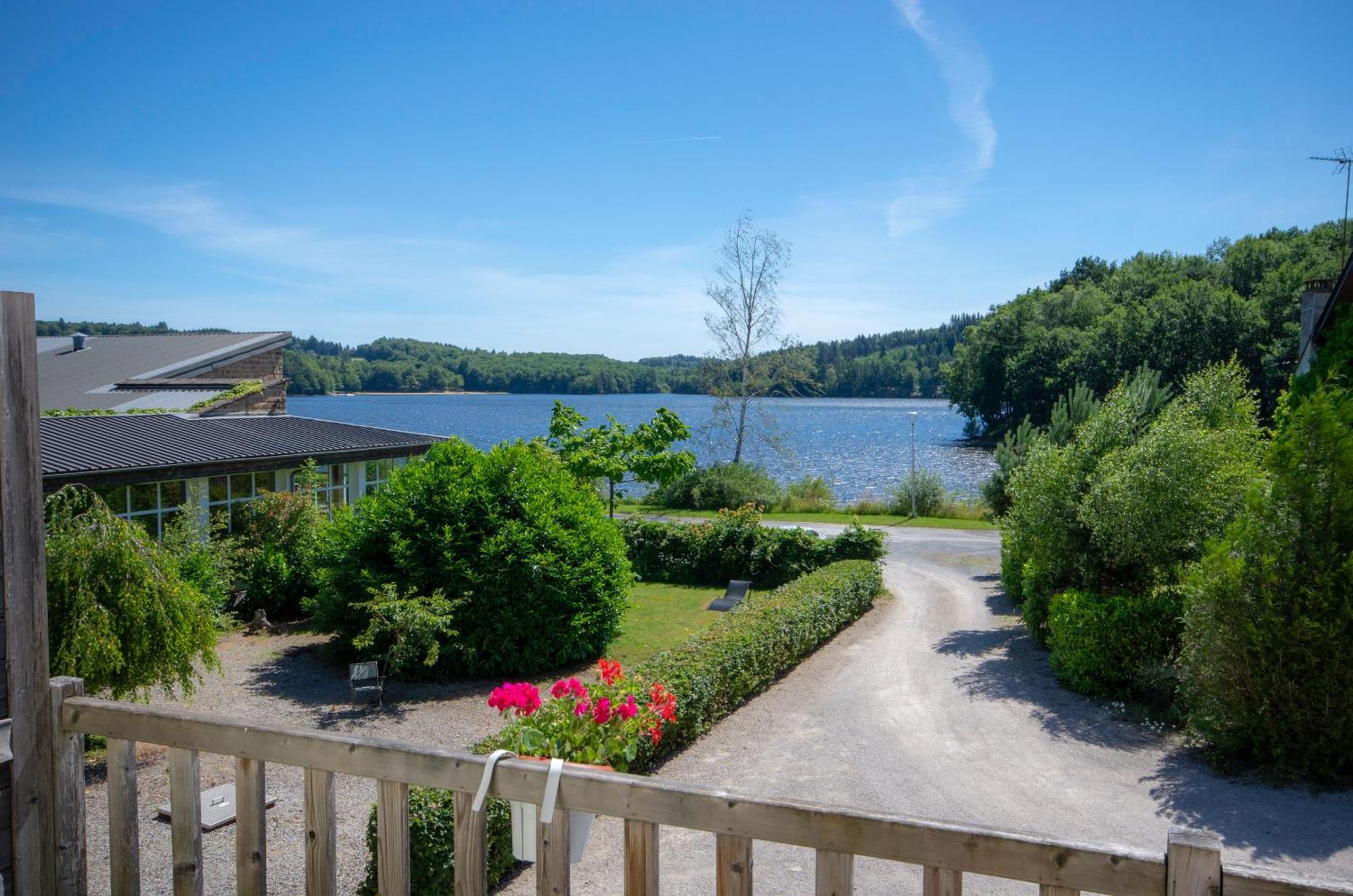 Logis Hotel Du Lac Neuvic  Exteriér fotografie