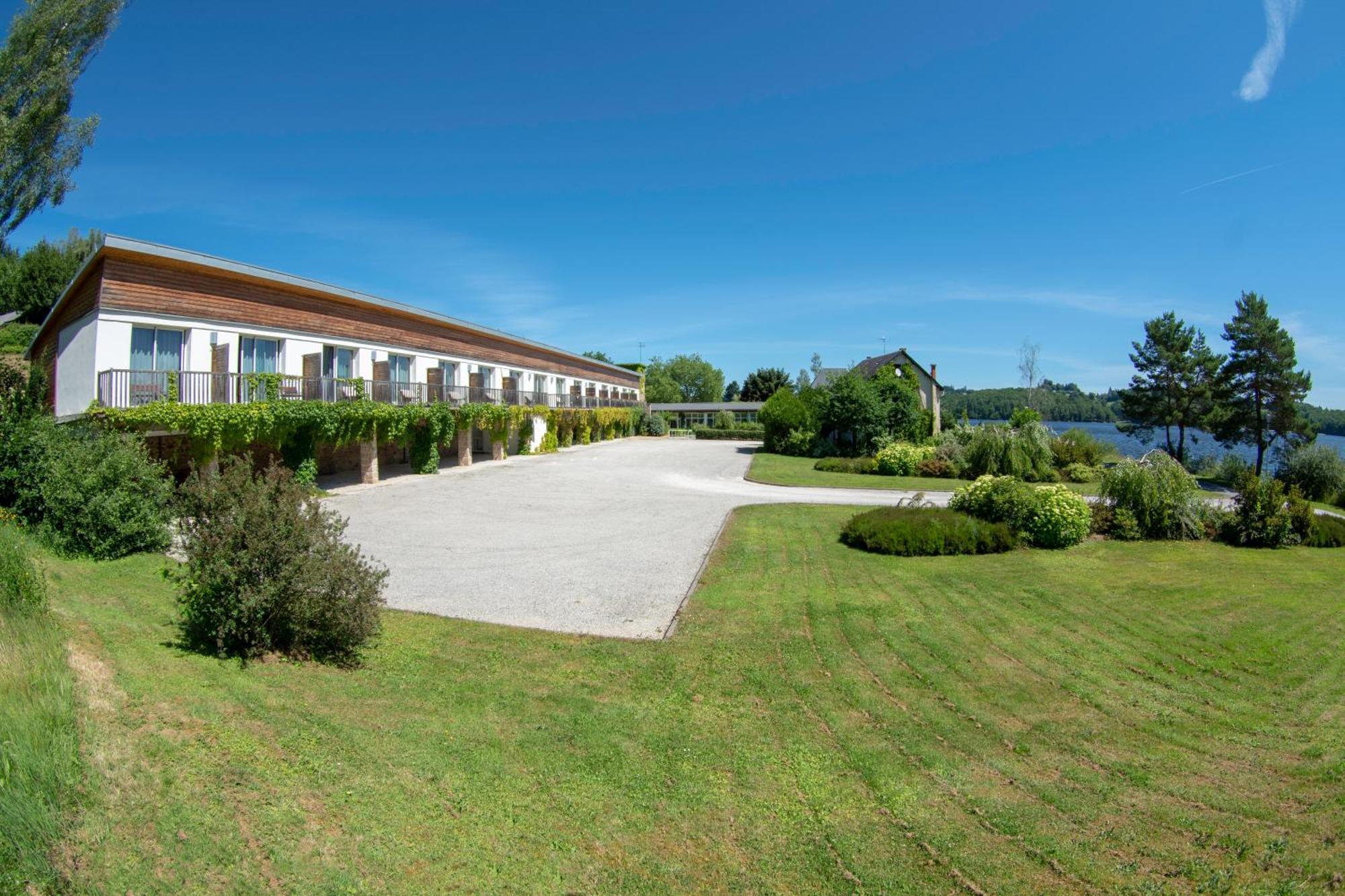 Logis Hotel Du Lac Neuvic  Exteriér fotografie