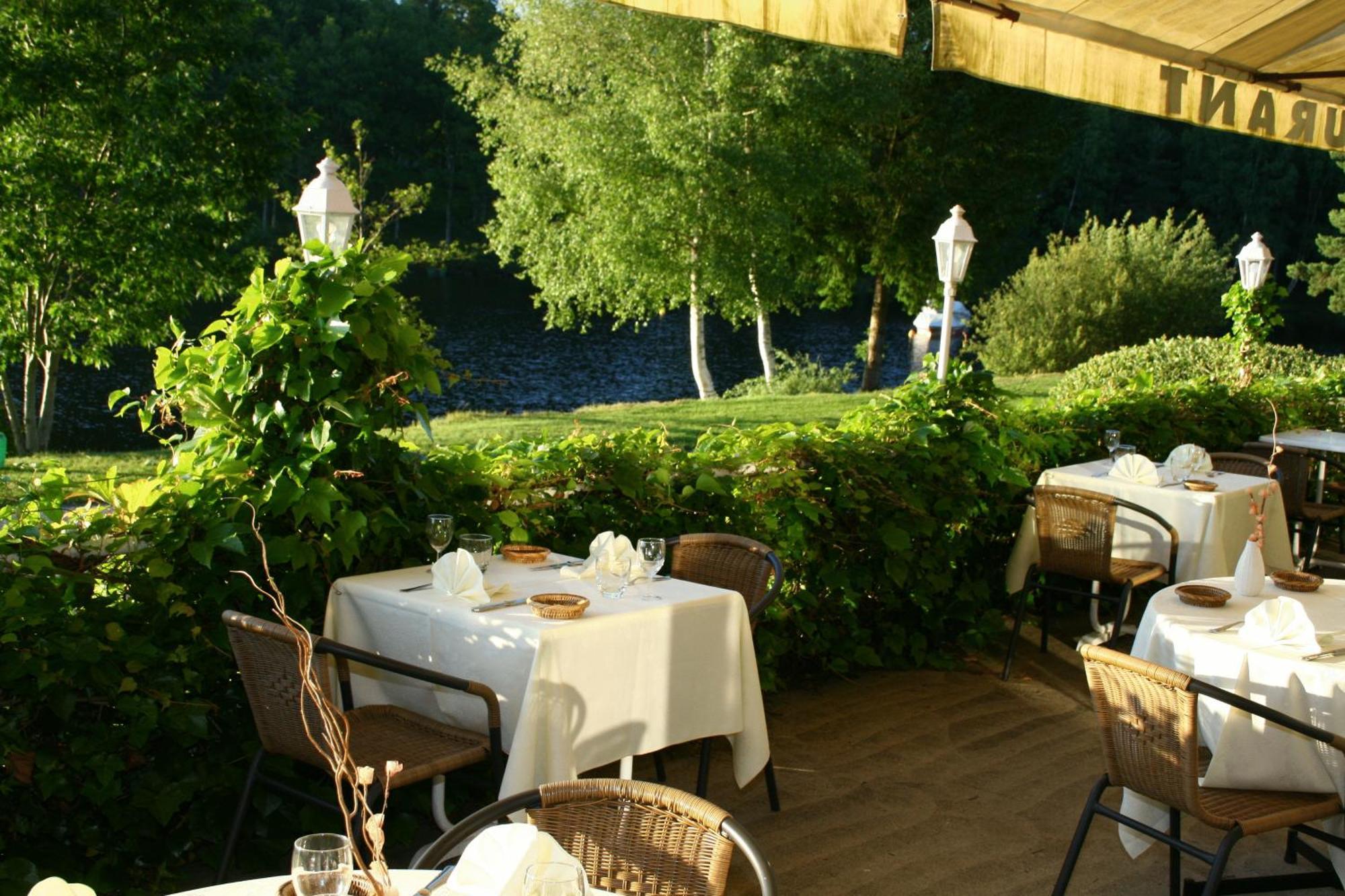 Logis Hotel Du Lac Neuvic  Exteriér fotografie